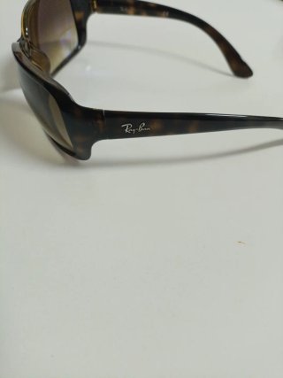 Gafas de sol Ray-Ban marrones y negras
