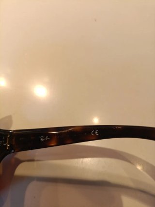 Gafas de sol Ray-Ban marrones y negras
