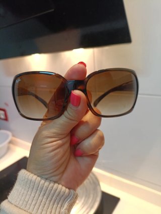 Gafas de sol Ray-Ban marrones y negras