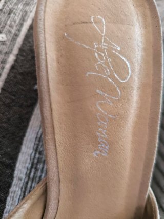Sandalias beige mariposa