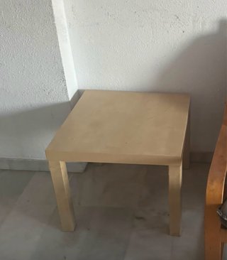 Mesa auxiliar Ikea madera beige