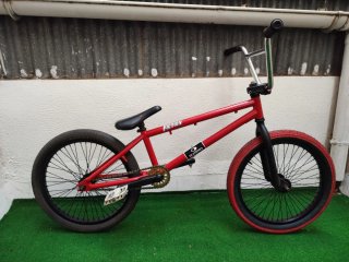 BMX Saracen Amplitude Roja
