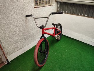 BMX Saracen Amplitude Roja