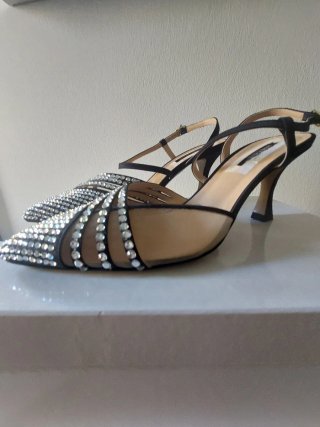 Scarpe eleganti con strass