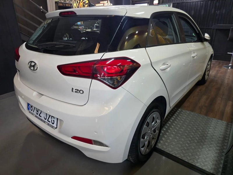 Hyundai i20 1.2 Essence 2017, foto 6