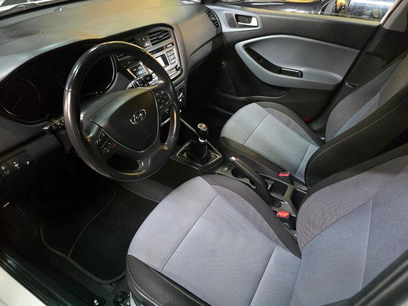 Hyundai i20 1.2 Essence 2017, foto 11