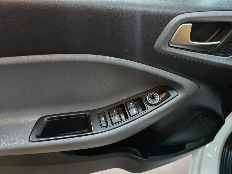 Hyundai i20 1.2 Essence 2017, foto 18
