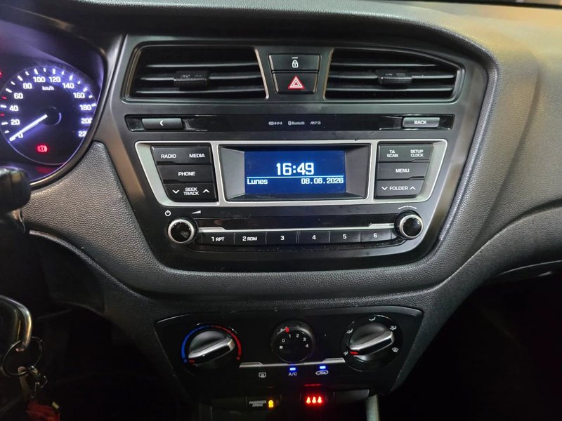 Hyundai i20 1.2 Essence 2017, foto 20