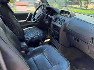 MITSUBISHI montero