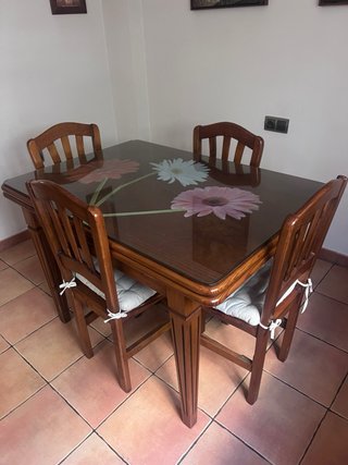 Mesa de comedor madera y cristal con 4 sillas