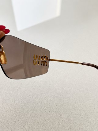 Gafas de sol Miu Miu Marrón y Dorado