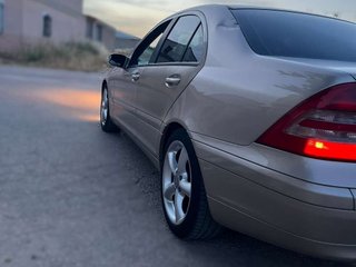 MERCEDES clase c