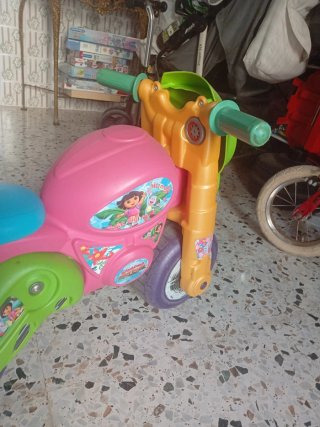 Moto Dora La Exploradora para niños