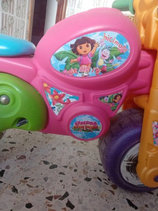Moto Dora La Exploradora para niños
