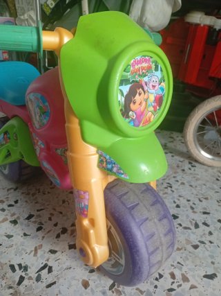 Moto Dora La Exploradora para niños