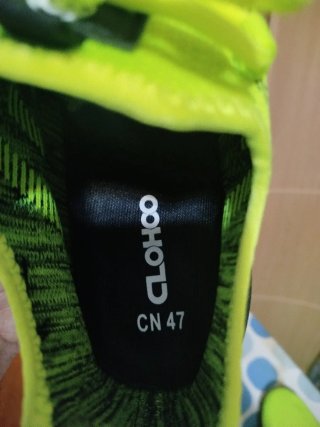 Zapatillas deportivas nuevas verde y suela  negra