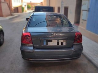 TOYOTA avensis