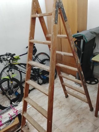 Escaleras de madera usadas  de 7 peldaños planos