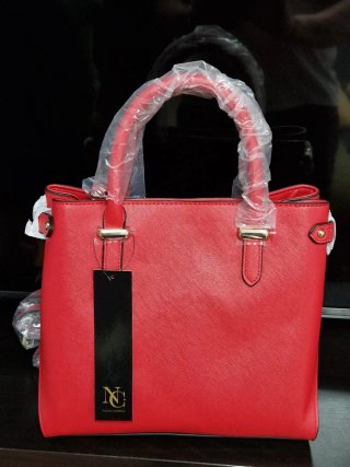Bolso rojo Naomi Campbell