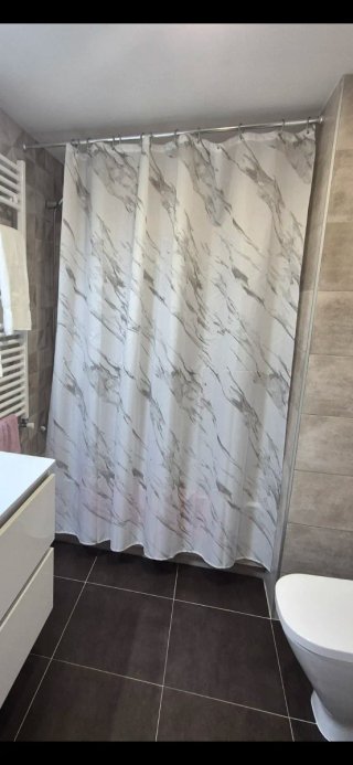 Cortina de baño nueva con barra telescópico