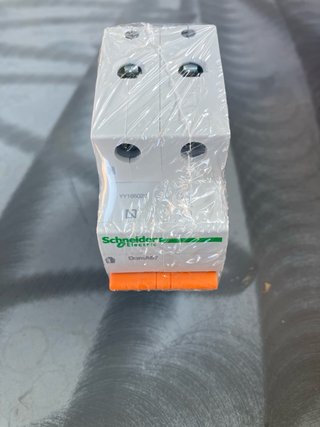 Interruptor magnetotérmico Schneider 32A y 20A