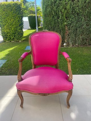 Butaca antigua tapizada algodón fucsia