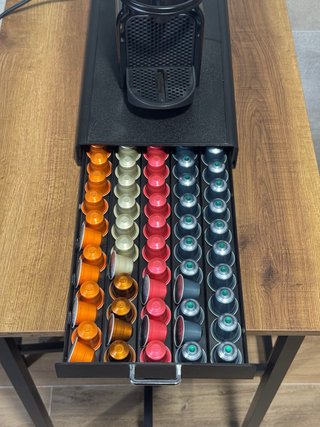 Cafetera Nespresso Delonghi + Cajón + Cápsulas