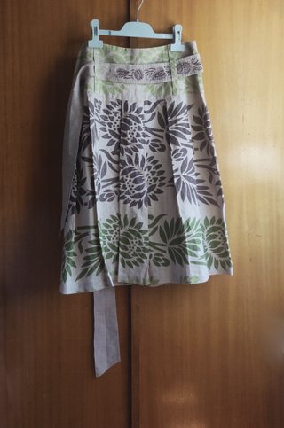 Falda estampada con cinturón