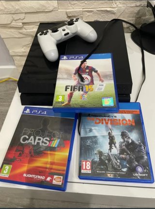 PS4 (PlayStation 4) con FIFA 15, Project Cars, The