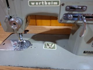 Máquina de coser para cuero y tejidos gruesos