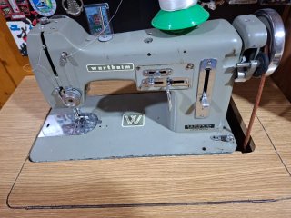 Máquina de coser para cuero y tejidos gruesos