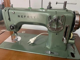Máquina de coser Refrey 427
