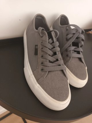 Zapatillas DS nuevas N.40 en gris