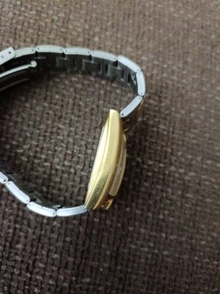 Reloj Lip Cuadrado Dorado y Plateado