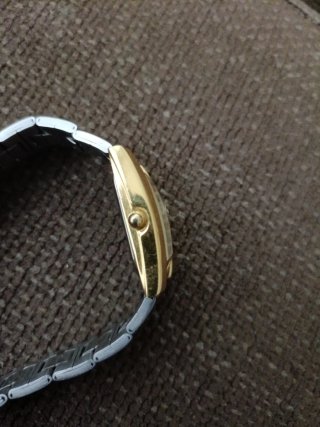 Reloj Lip Cuadrado Dorado y Plateado