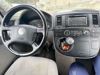 VOLKSWAGEN multivan