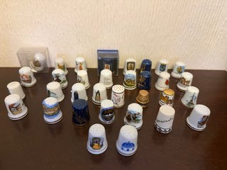 Collezione di ditali decorativi