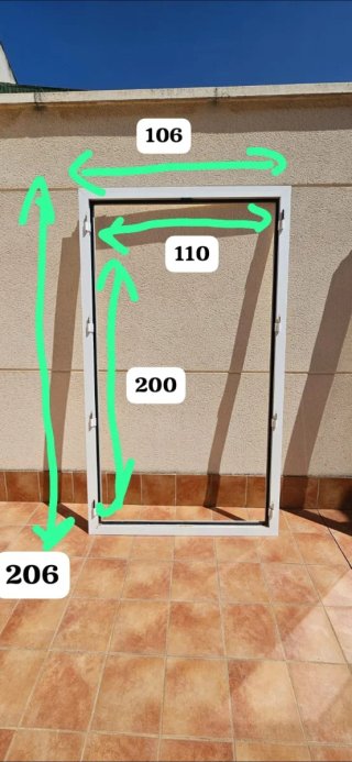 Puerta de aluminio blanca