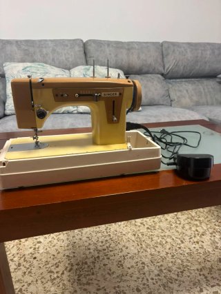Máquina de coser Singer antigua