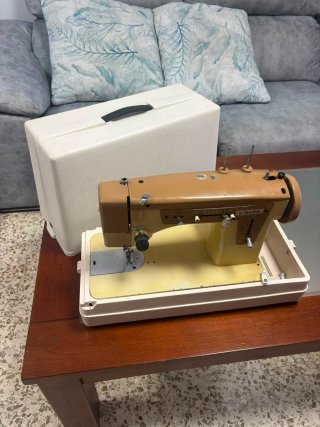 Máquina de coser Singer antigua