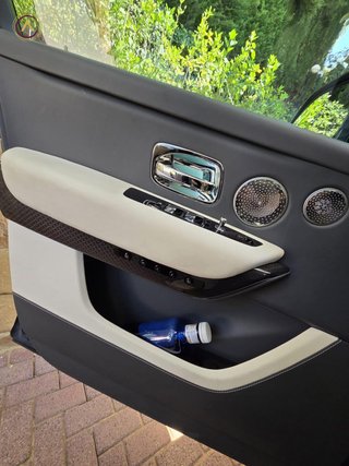 Rolls-Royce Cullinan Black Badge | 2022 | 600 CV