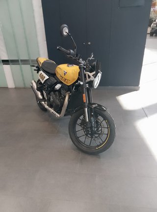 Triumph Tracker 400 Amarilla y Negra