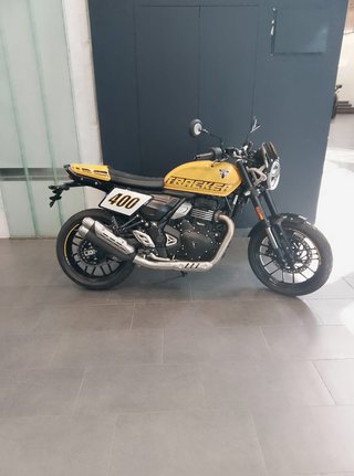 Triumph Tracker 400 Amarilla y Negra