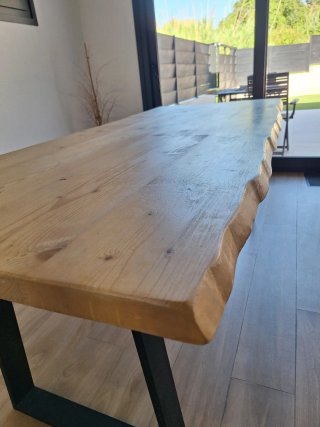 Mesa comedor madera maciza patas metal