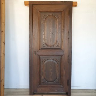 Puerta de Entrada de Madera Tallada.