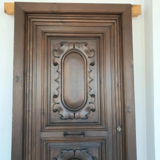 Puerta de Entrada de Madera Tallada.