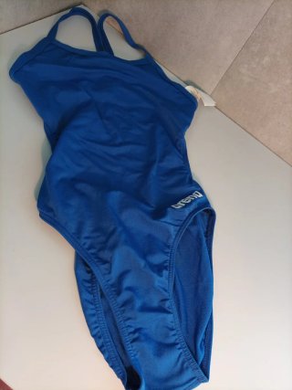 Arena Women's Team Swimsuit Traje de Baño Talla 34