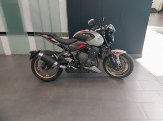 Triumph Trident 800 Gris/Rojo