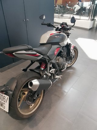 Triumph Trident 800 Gris/Rojo