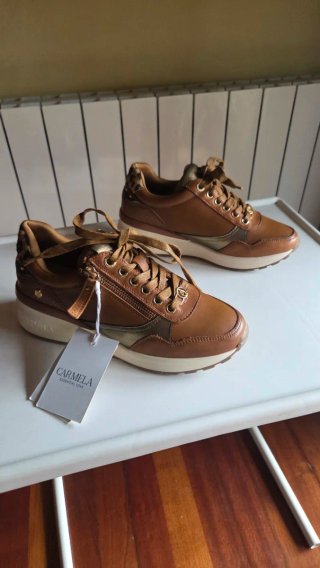 Zapatos marrones y dorados mujer